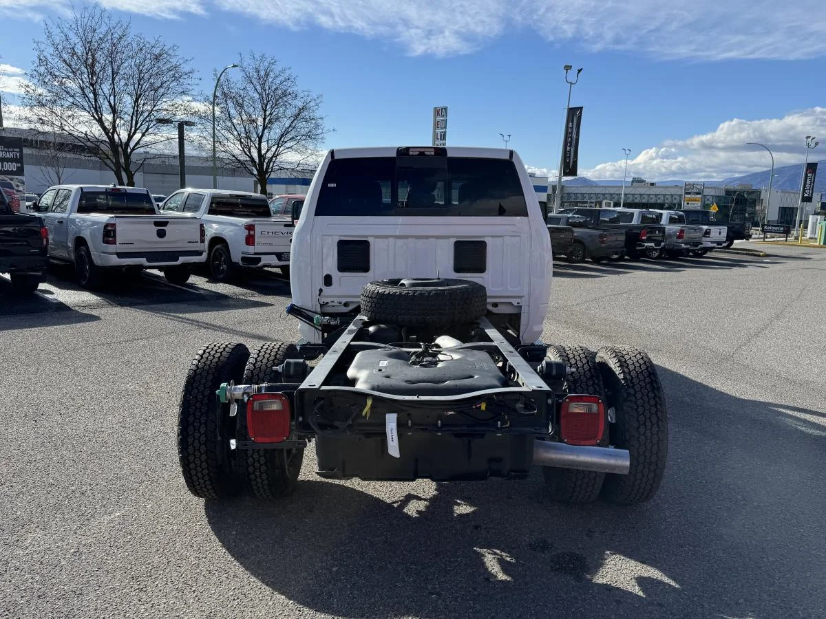 New 2026 White RAM Tradesman 4x4 Crew Cab 172.4" WB image 6