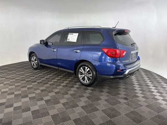 Used 2017 Blue Nissan SL image 9