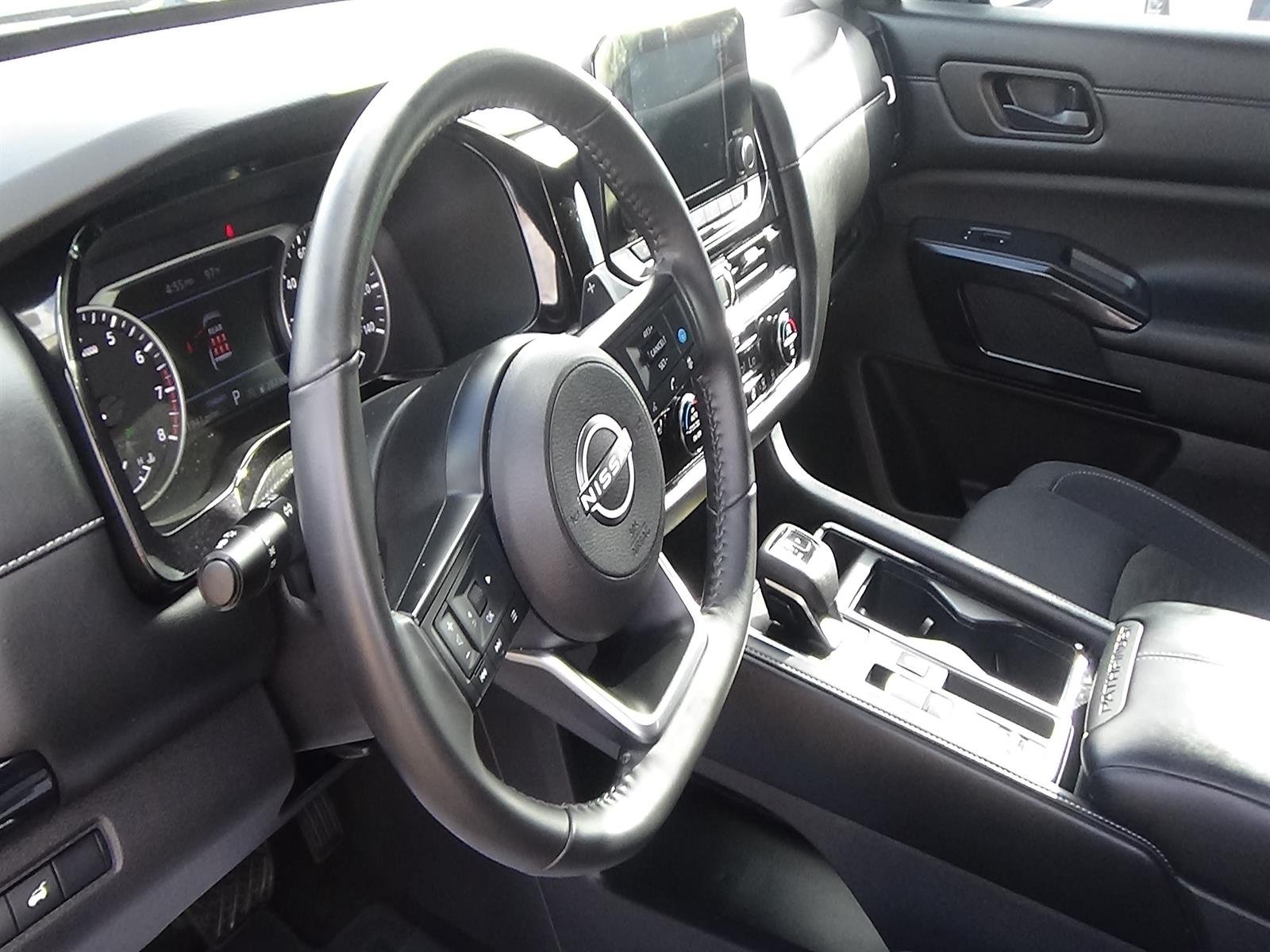 Used 2025 Super Black (kh3) Nissan SV image 18