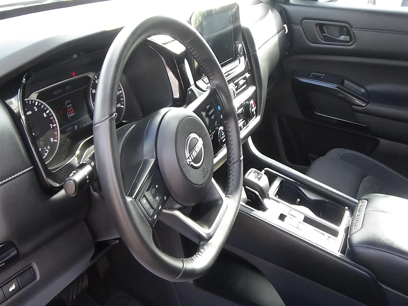 Used 2025 Super Black (kh3) Nissan SV image 18
