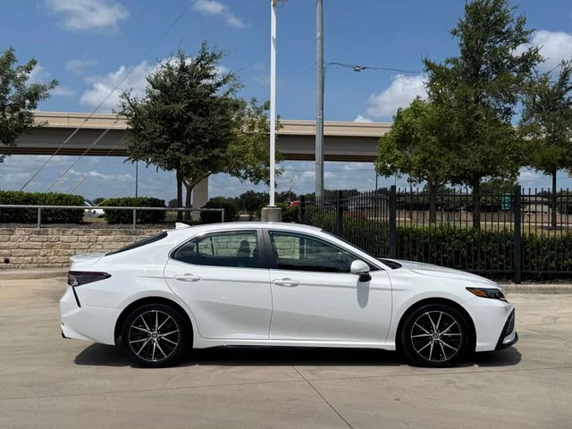 Certified Used 2024 ICE CAP Toyota SE image 4
