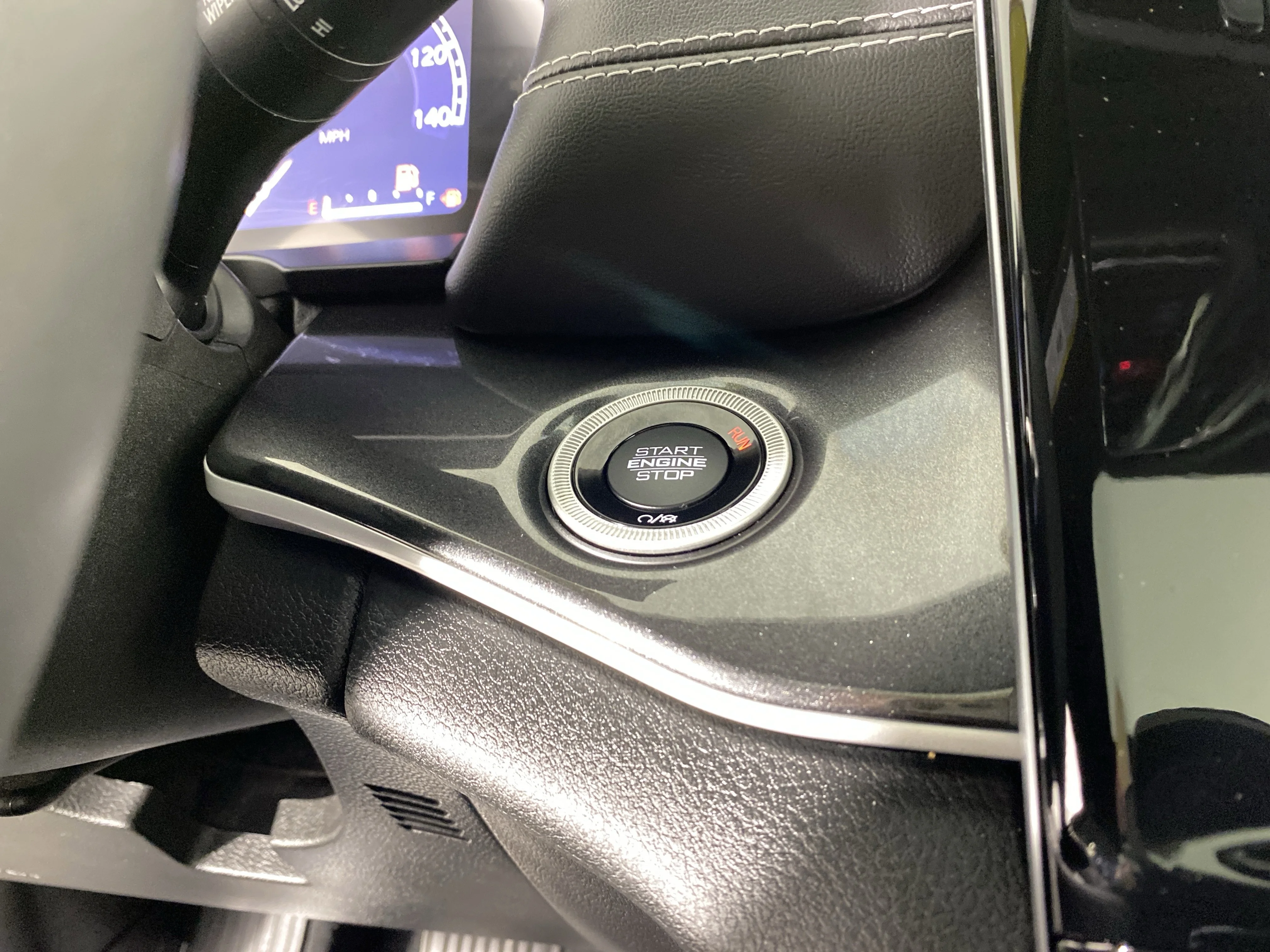 Used 2023 Diamond Black Crystal Pearlcoat Jeep Altitude image 26