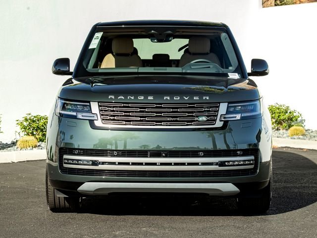 New 2026 Belgravia Green Land Rover SE image 3