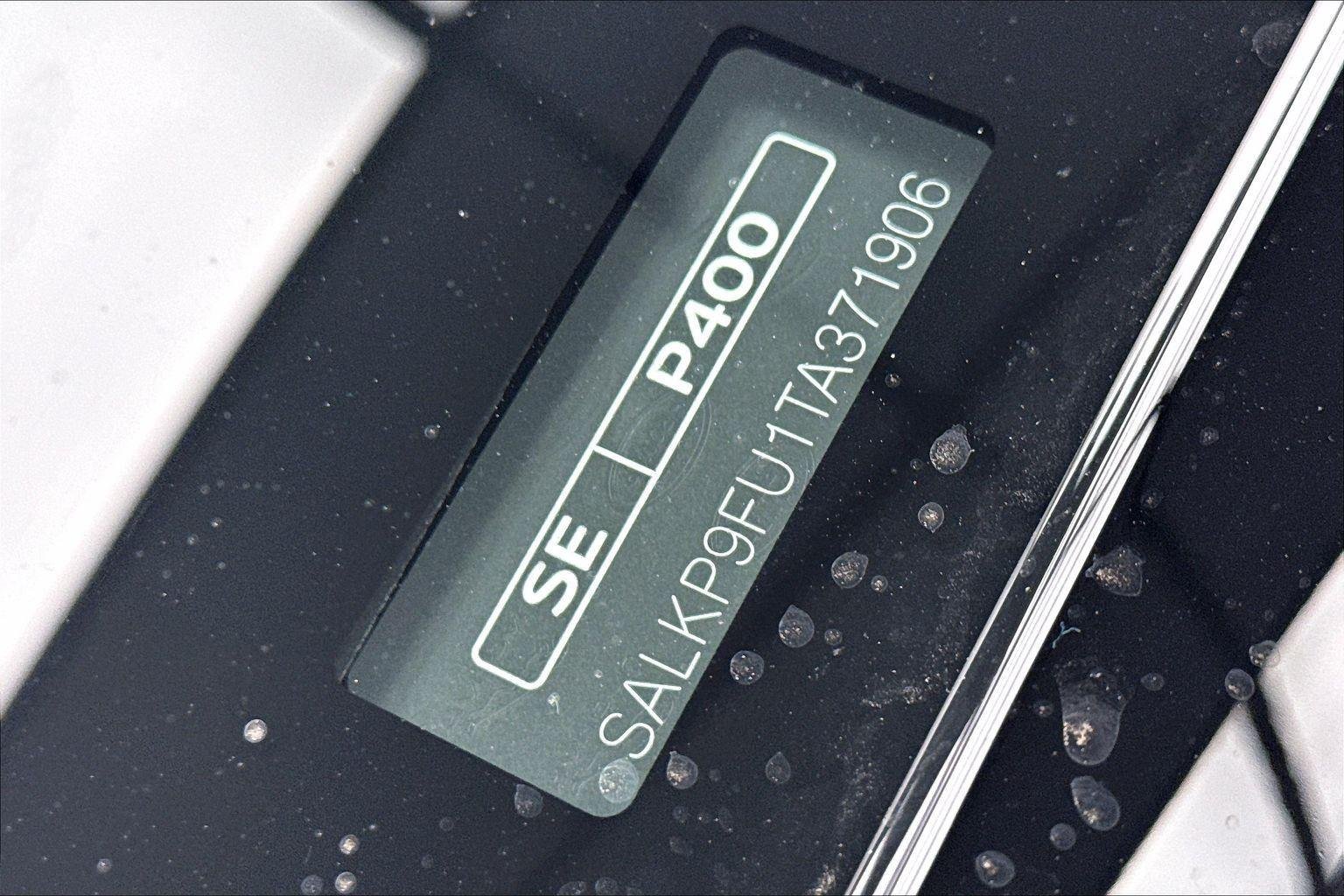 New 2026 Carpathian Grey Premium Metallic Land Rover SE image 14