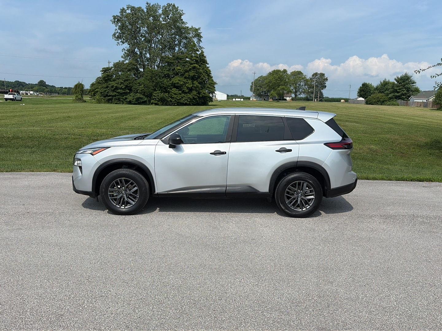 Used 2024  Nissan S image 2