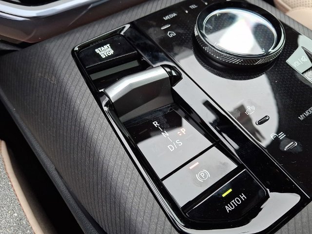Used 2026 Mineral White Metallic BMW 30 xDrive image 13