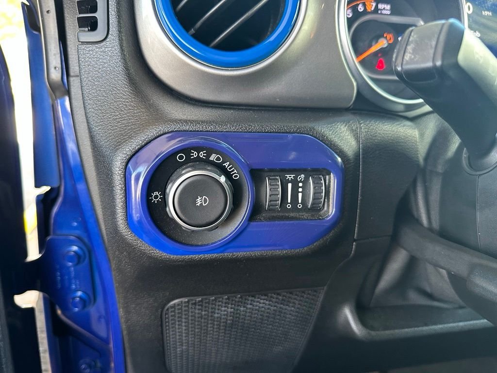Used 2020 Blue Jeep Unlimited Sahara image 18