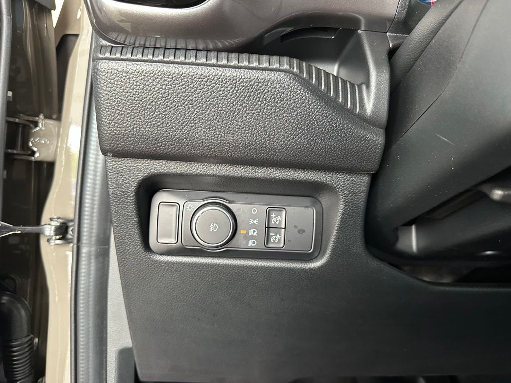 Used 2026 Gray Ford Lariat image 19