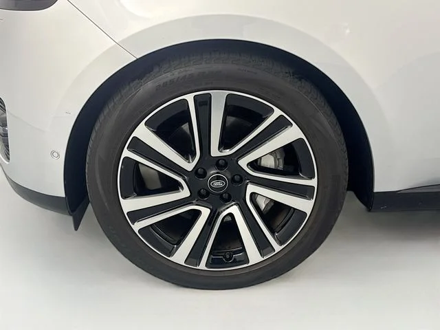 Used 2023 Silver Land Rover SE image 31