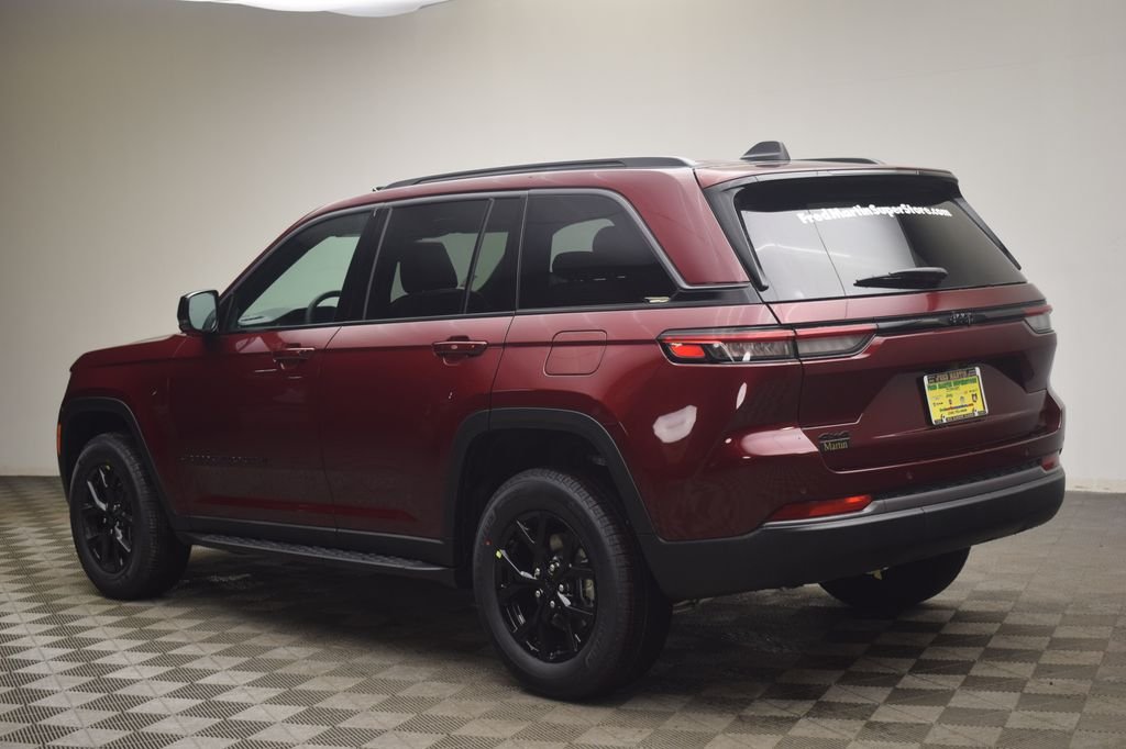 New 2026 Velvet Red Pearl-Coat Exterior Paint Jeep Altitude image 12