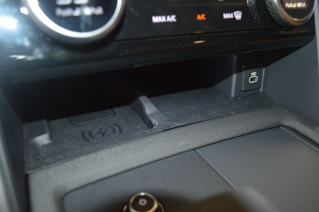 Used 2025 Gray Land Rover Metropolitan Edition image 34