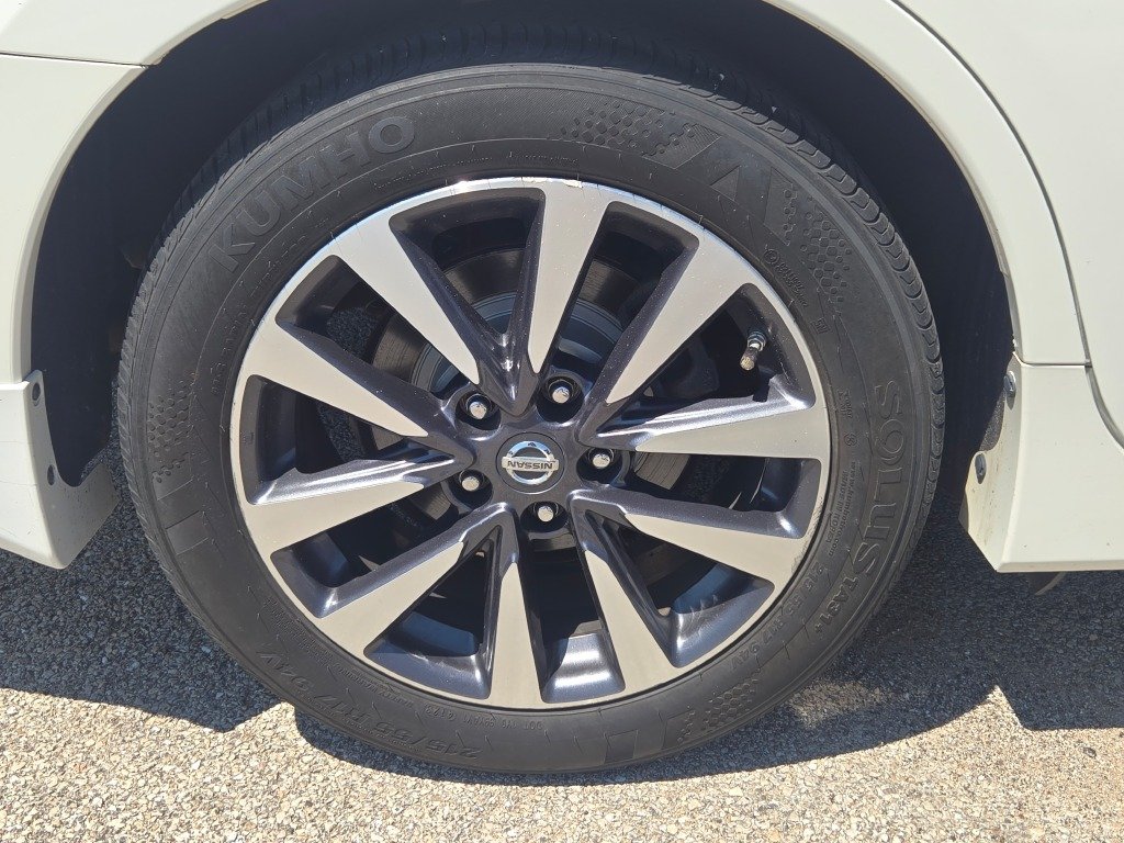 Used 2016 White Nissan 2.5 SV image 10