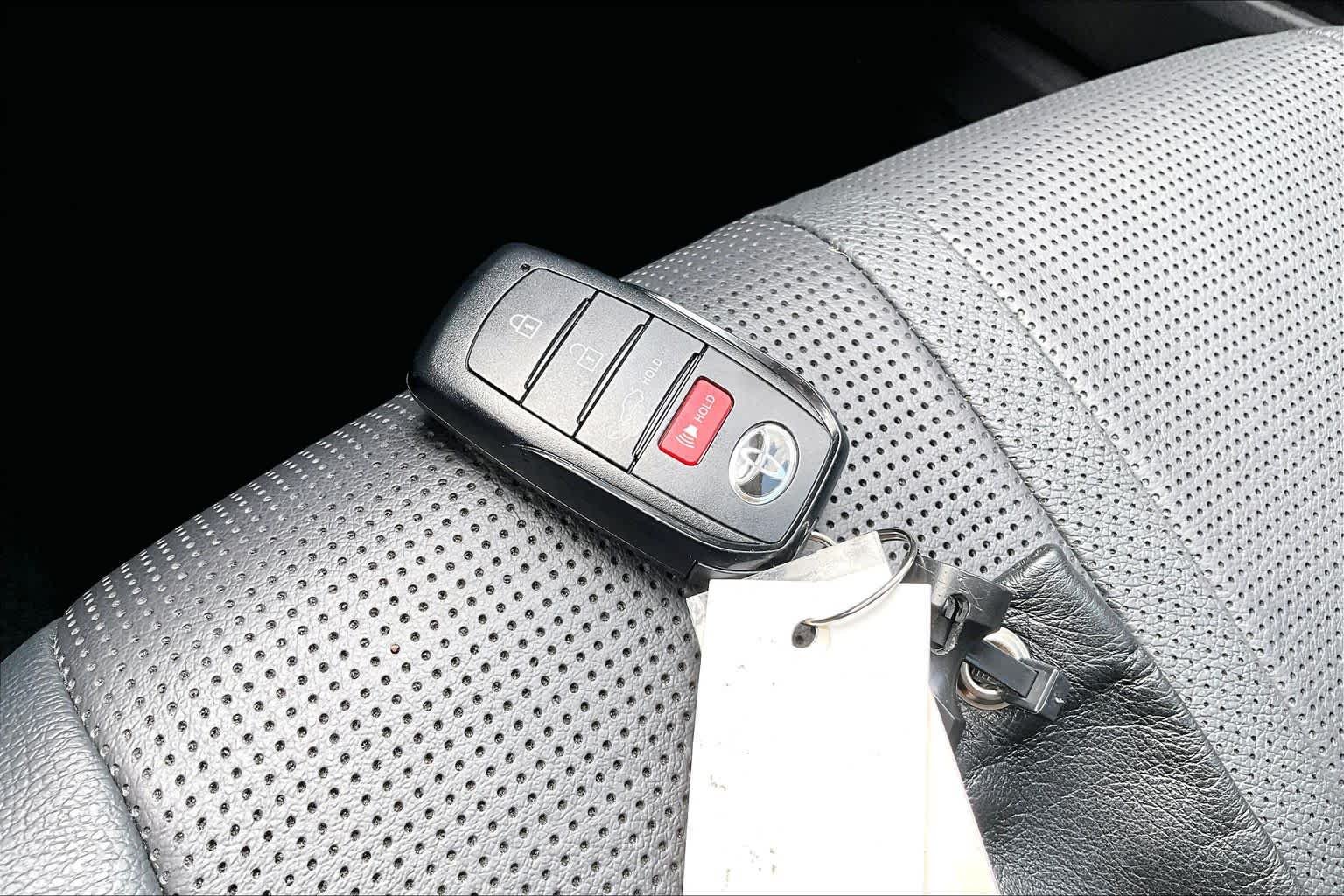 Used 2026 Ocean Gem Toyota XLE image 15