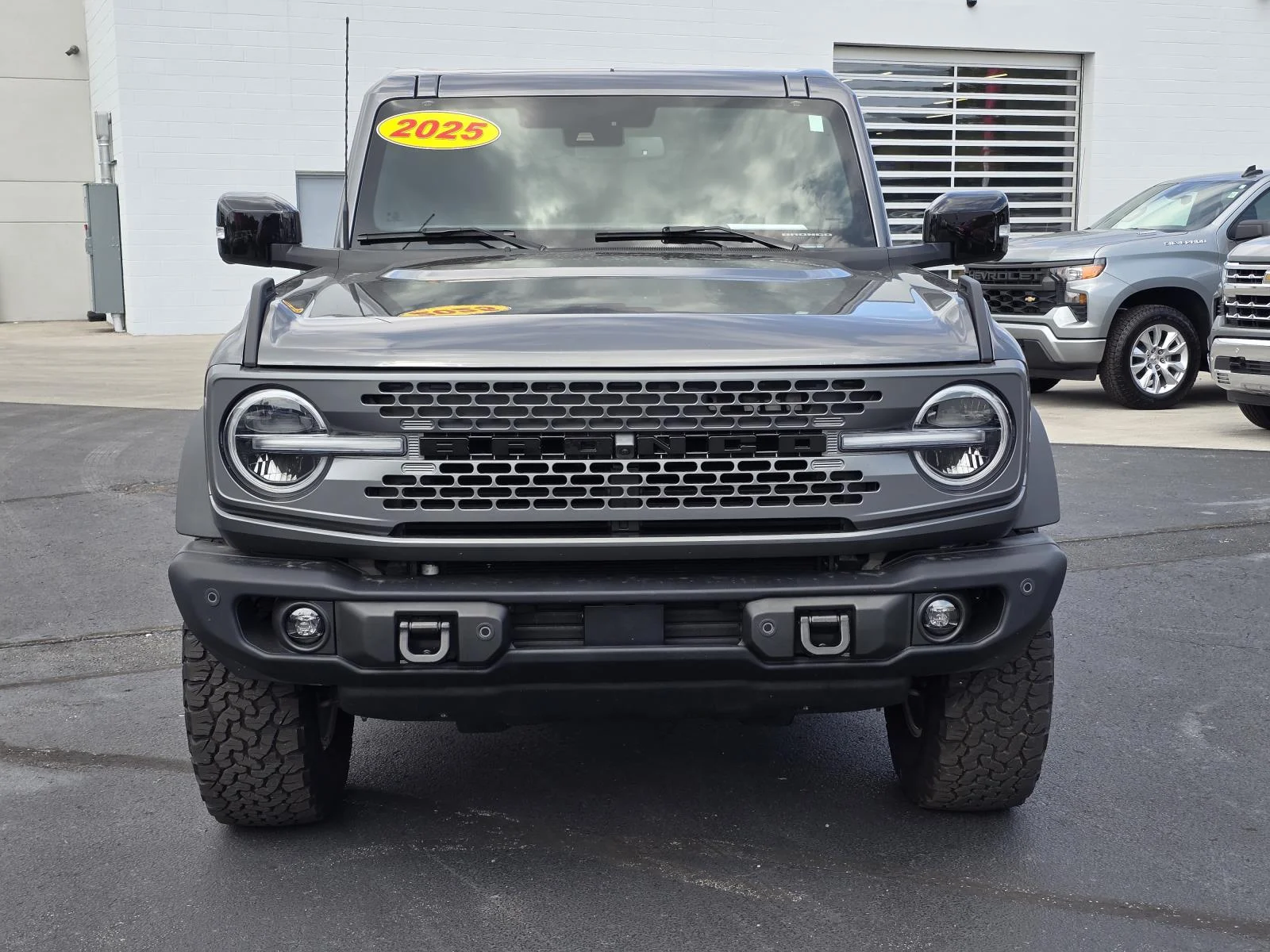 Used 2025 Gray Ford Badlands image 2