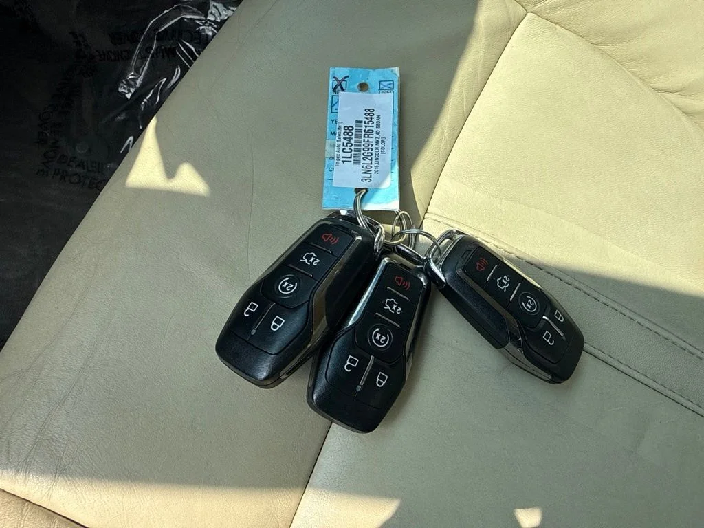 Used 2015  Lincoln Base image 18