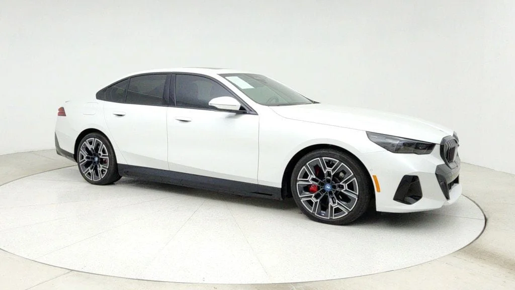 Used 2025 Mineral White Metallic BMW xDrive40 w/ M Sport, Premium & Driving Assistance Pro. Packages image 3