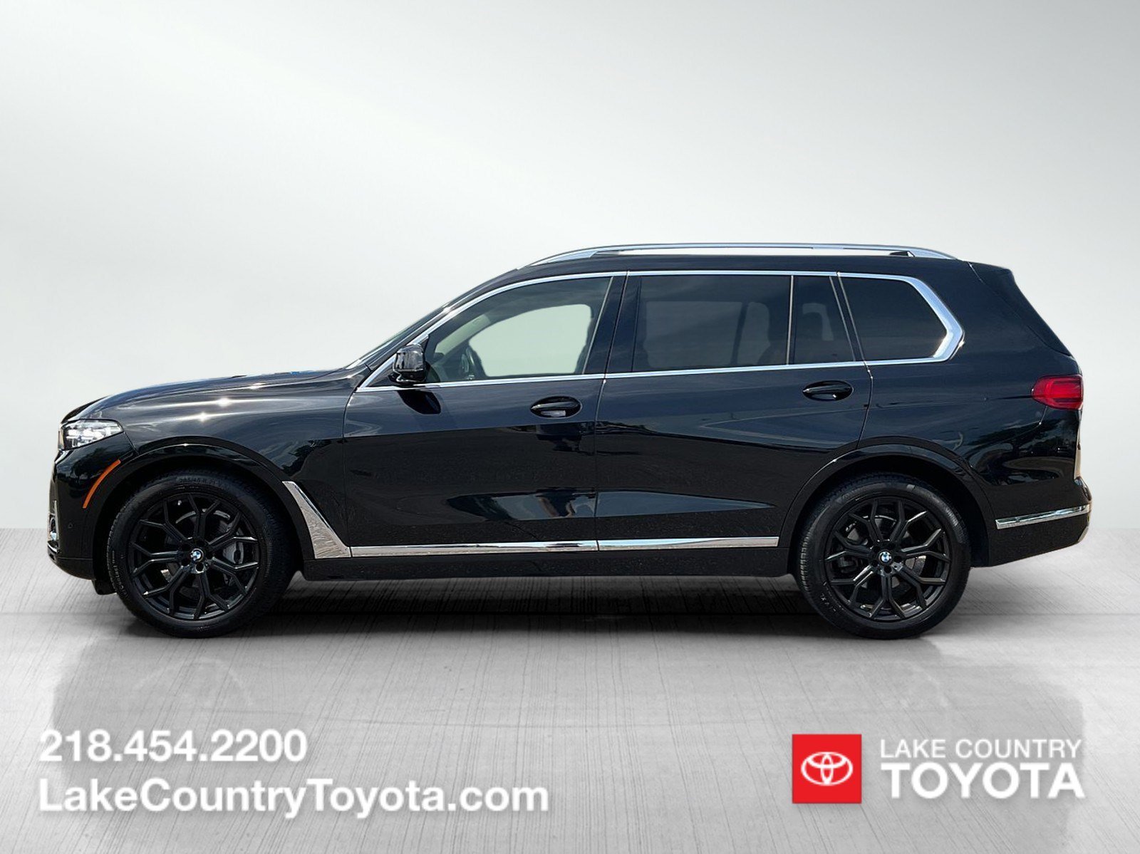 Used 2022 Black BMW xDrive40i image 2