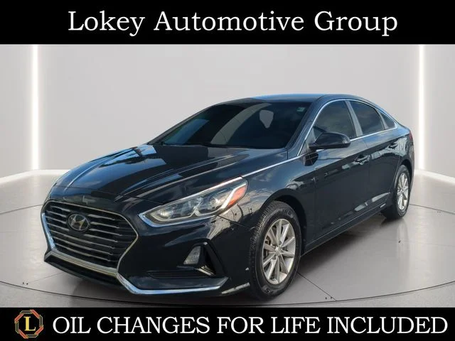 Used 2019 Black Hyundai SE image 1