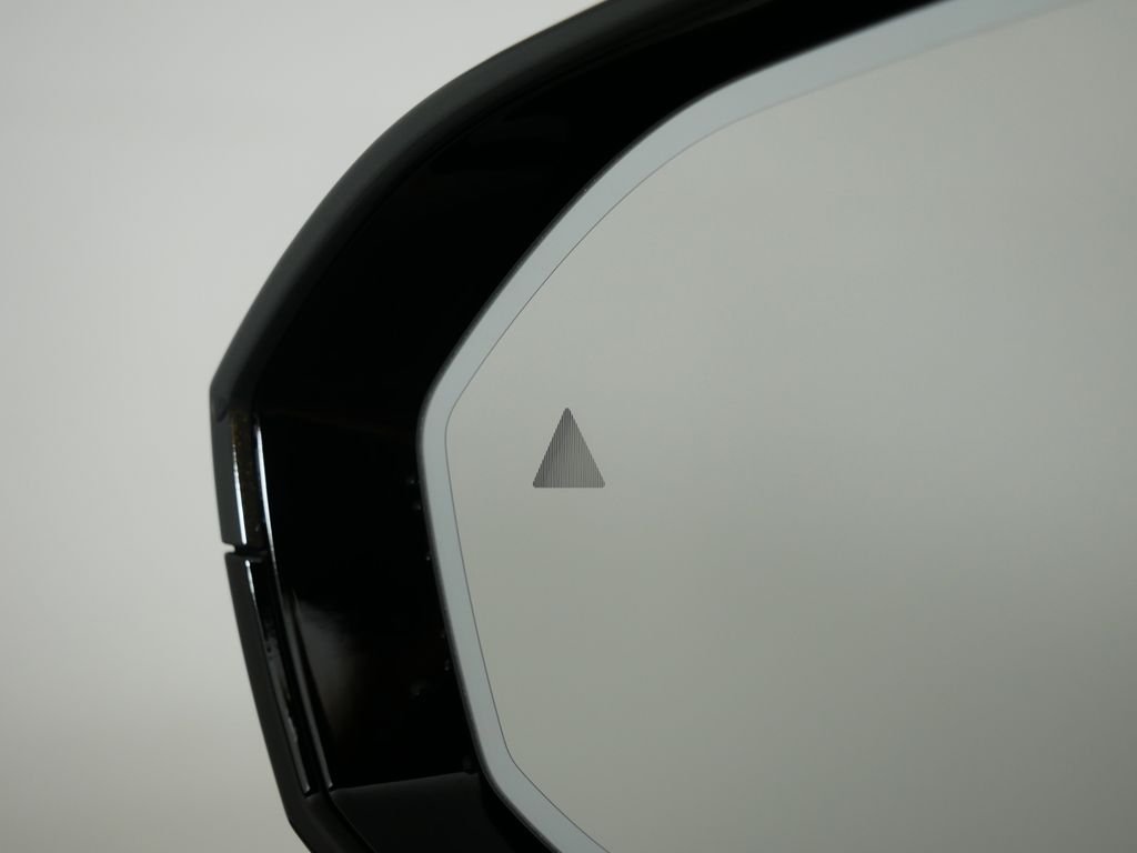 2025 BMW 7 Series 750e - Photo 34