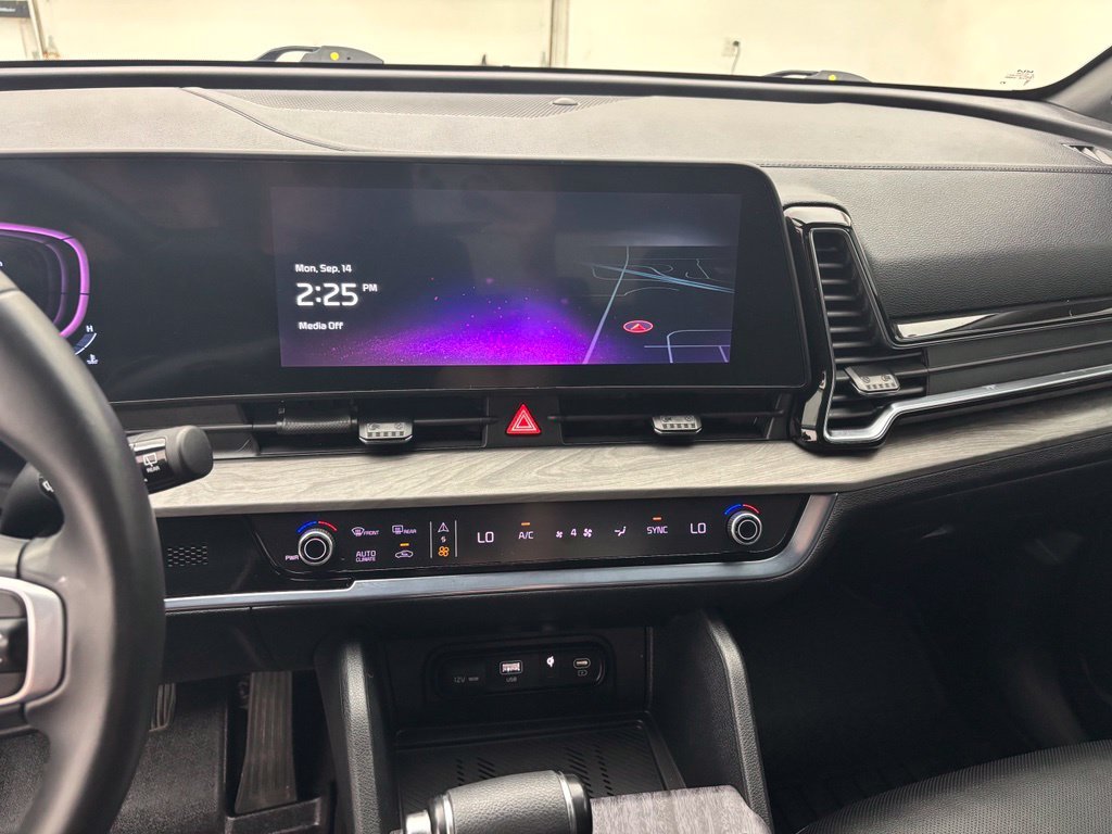 Used 2023 White Kia X-Line image 27