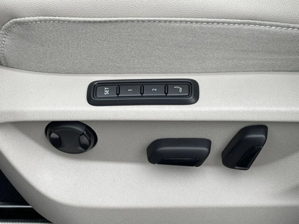 New 2026 Opal White Pearl Volkswagen 2.0T SEL Premium R-Line 4MOTION image 17