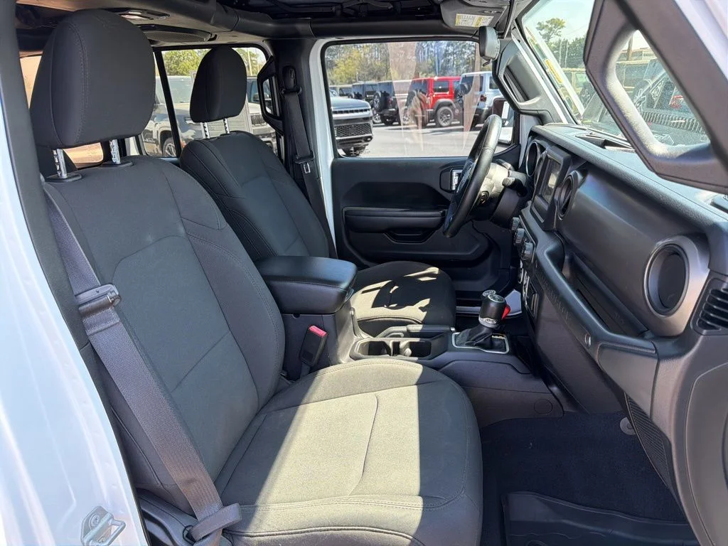 Used 2018 White Jeep Unlimited Sport S image 23