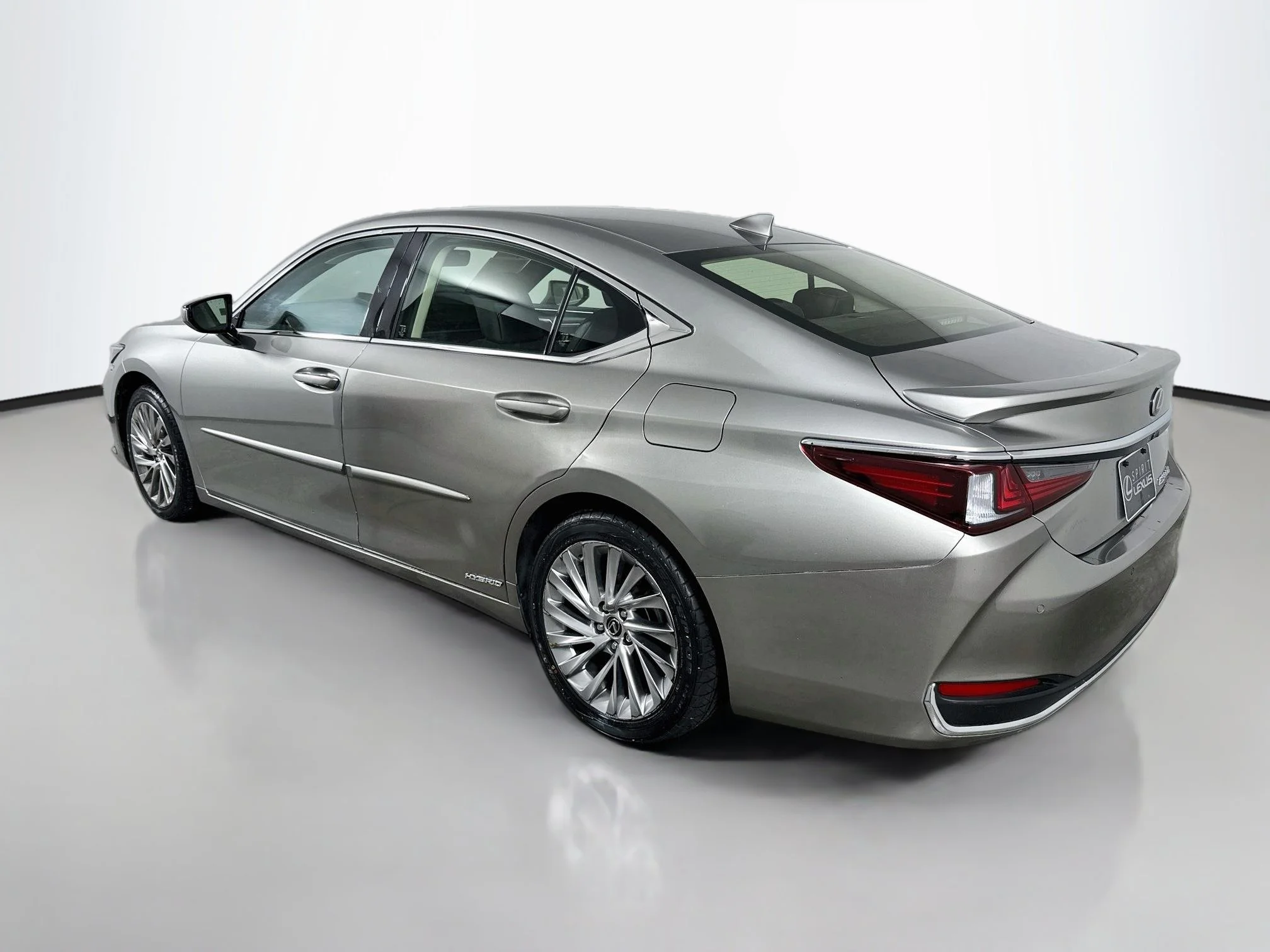 Used 2019 Silver Lexus 300h Luxury image 5