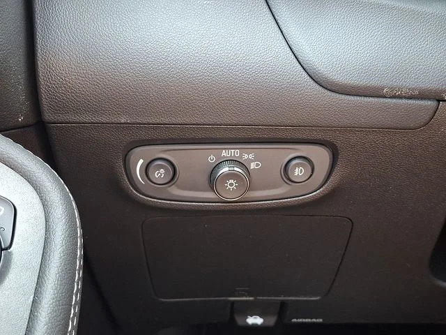 Used 2023 Summit White Buick Preferred image 22