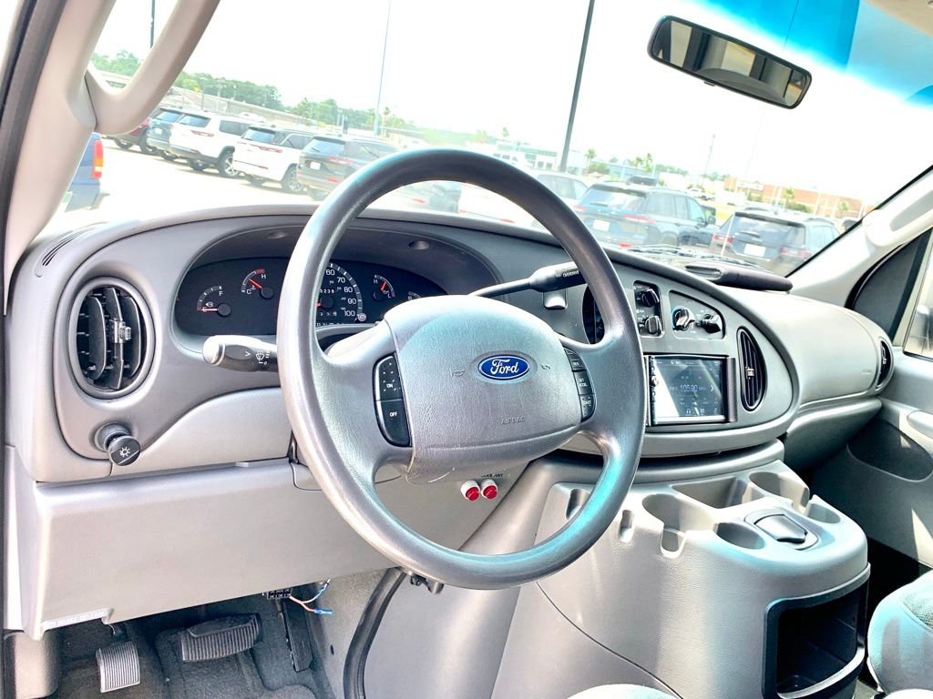 Used 2003 White Ford  image 13