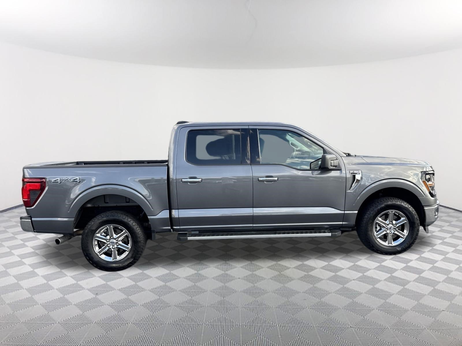 2025 Ford F-150 XLT - Photo 4