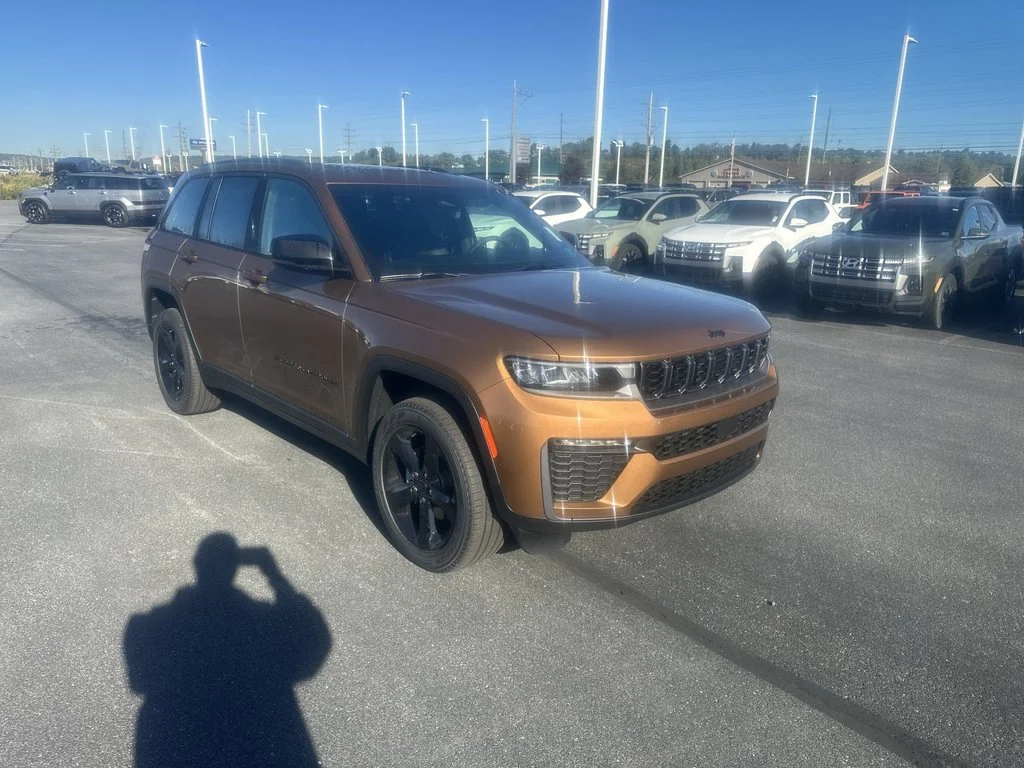New 2027 Copper Shino Metallic Clearcoat Jeep Limited image 2