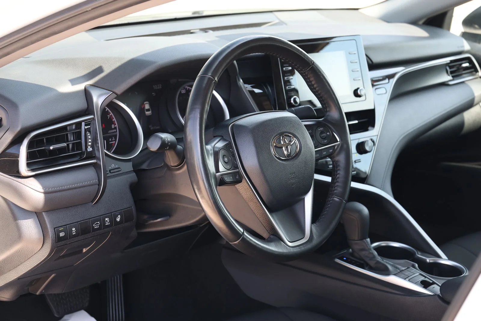 Used 2024 White Toyota LE image 14