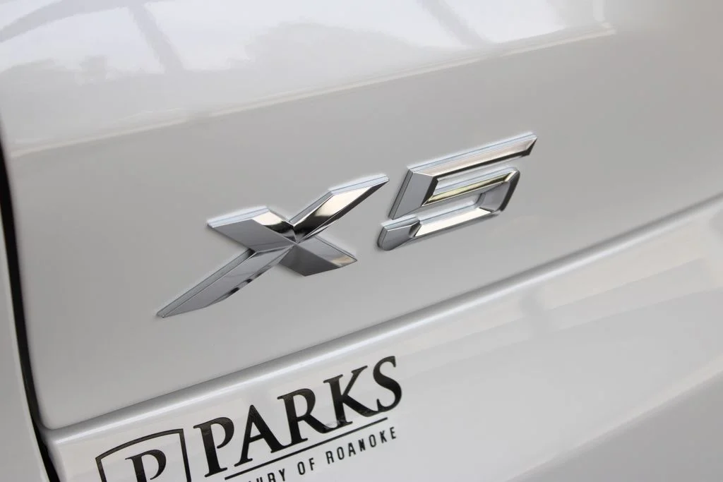 New 2026 Mineral White Metallic BMW xDrive40i image 33