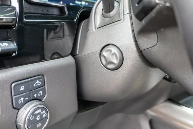 Used 2023 Blue Chevrolet ZR2 image 26