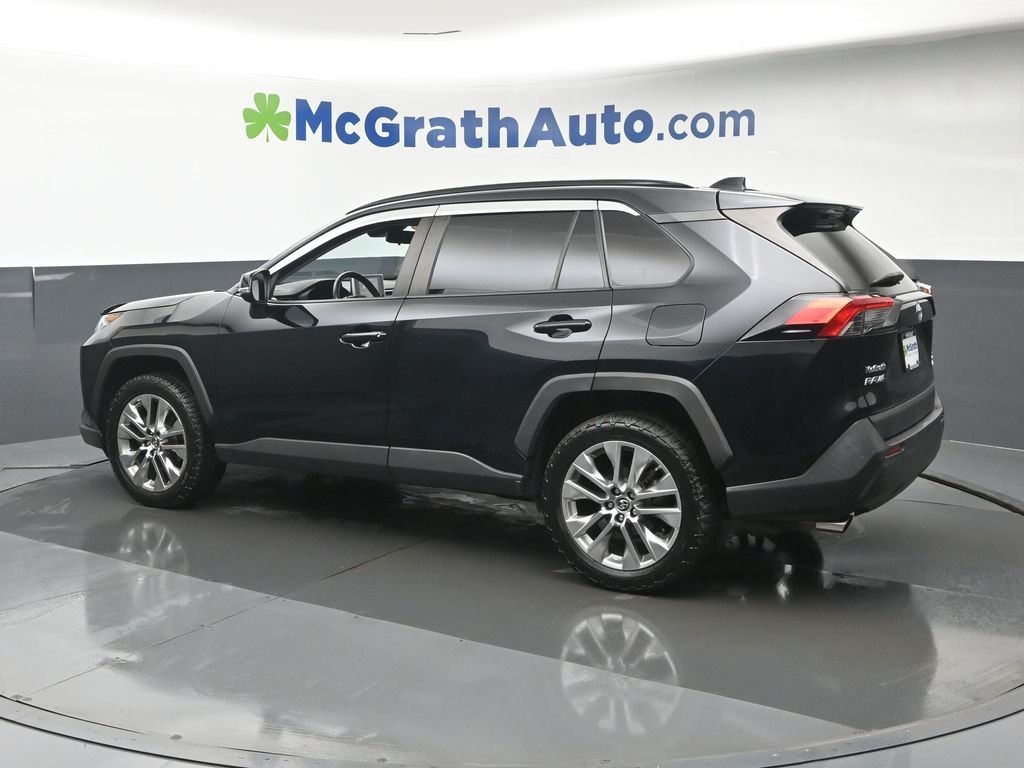 Used 2019 Black Toyota XLE Premium image 27