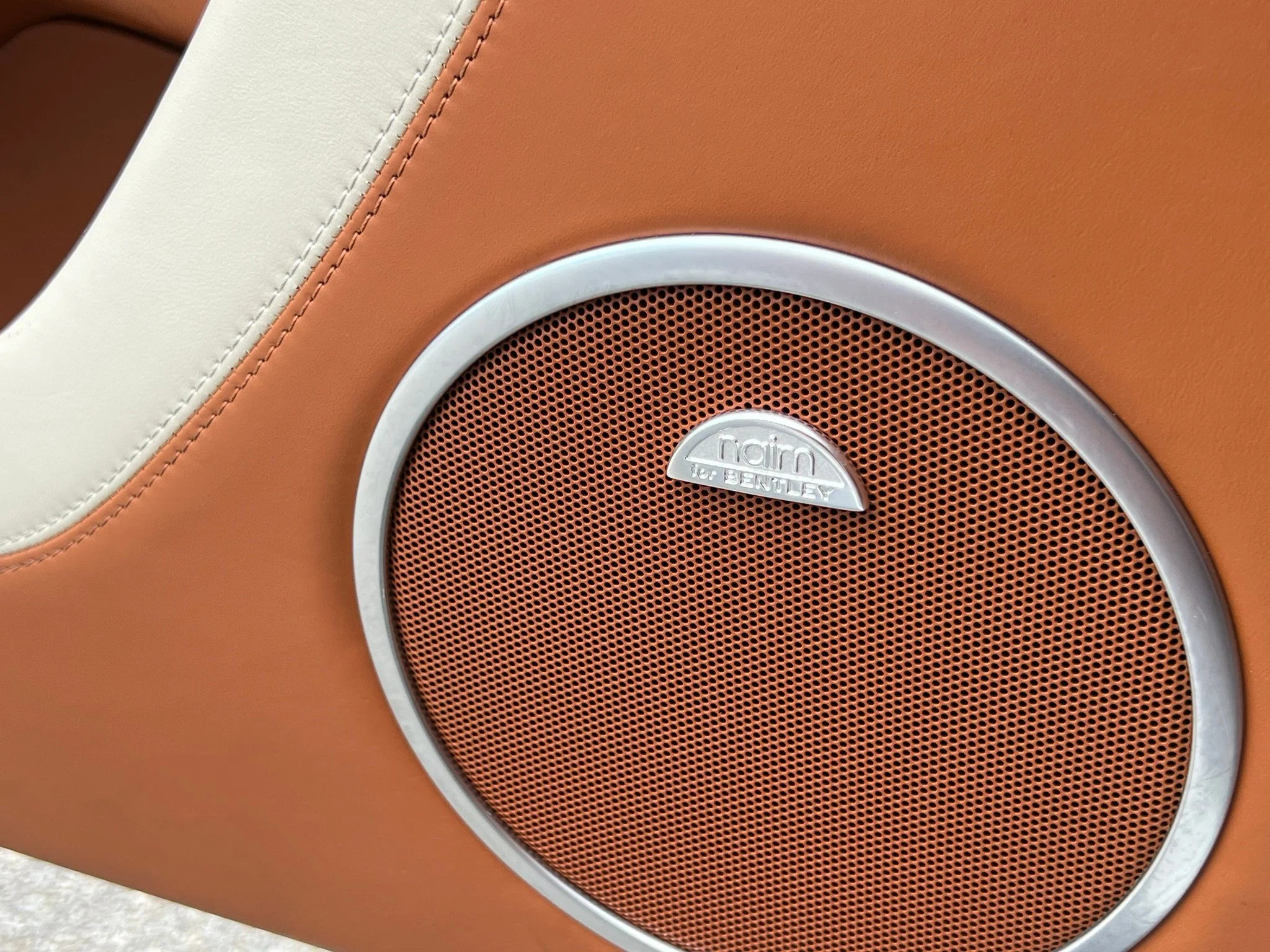 Used 2015  Bentley Speed image 36