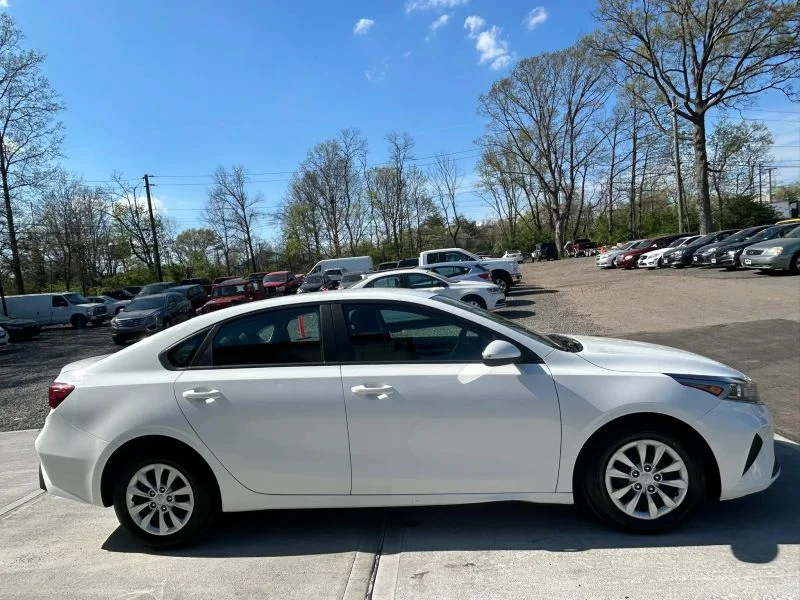Used 2023 White Kia LX Sedan 4D image 12
