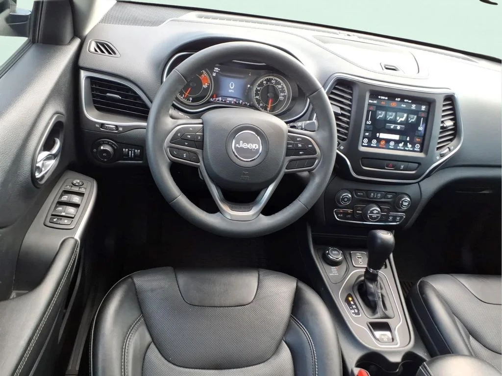 Used 2022 Black Jeep Latitude Lux image 13