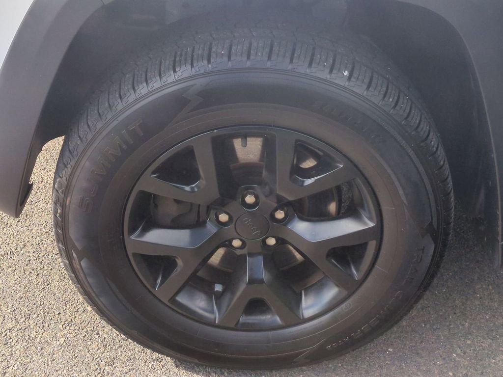 Used 2016 White Jeep Trailhawk image 10