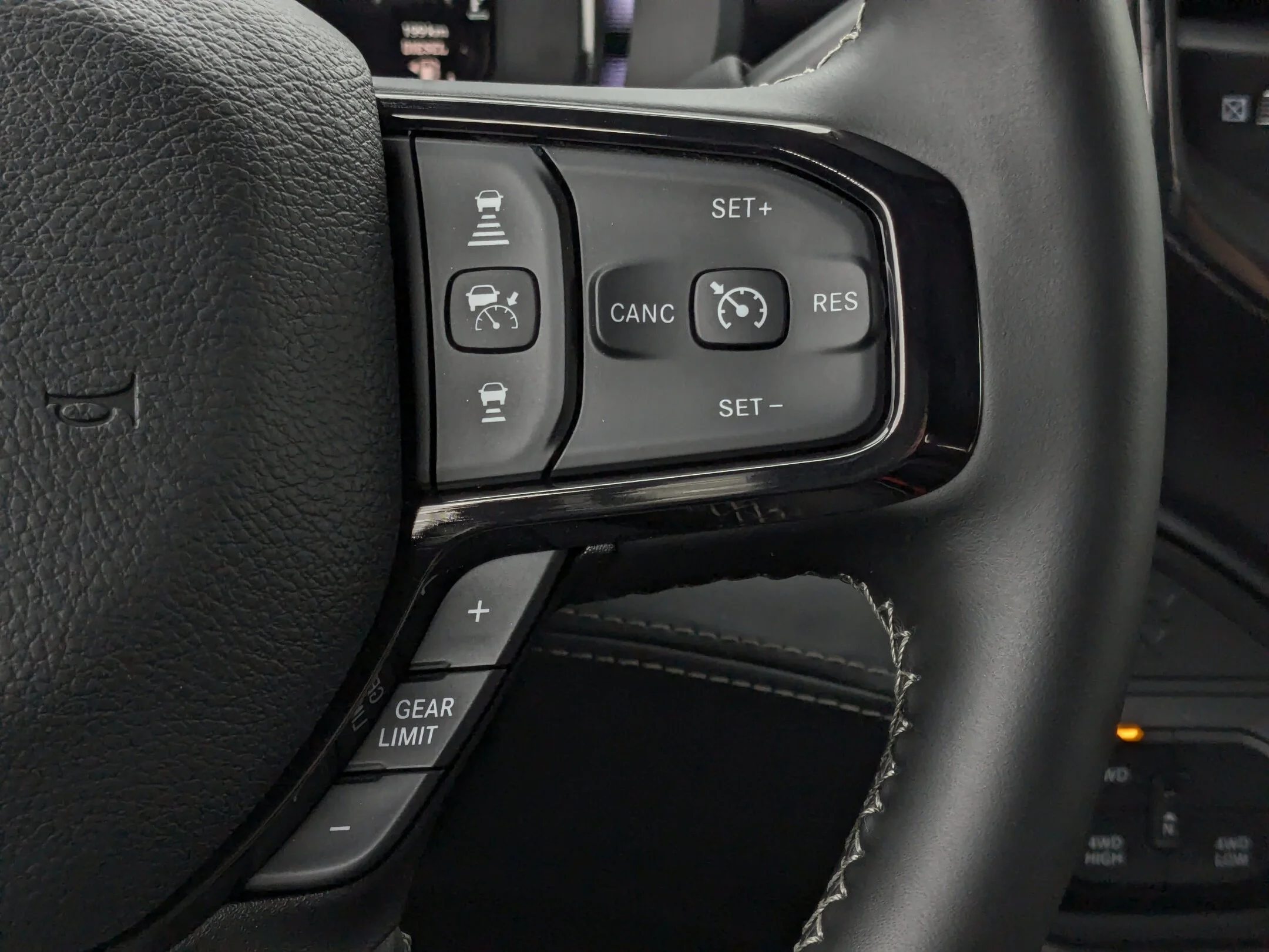 New 2026 Black RAM Limited - - 4x4 - 5th Wheel/Gooseneck Prep - 360 Cameras - Sunroof & More! image 19