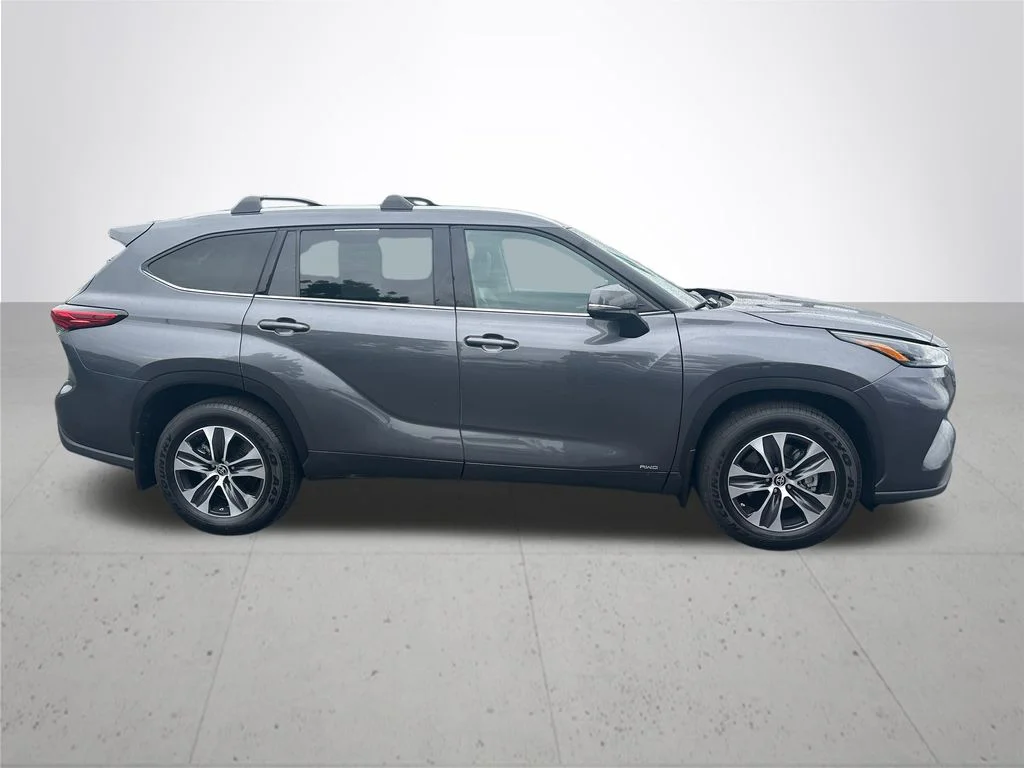 Used 2022 Gray Toyota XLE image 6