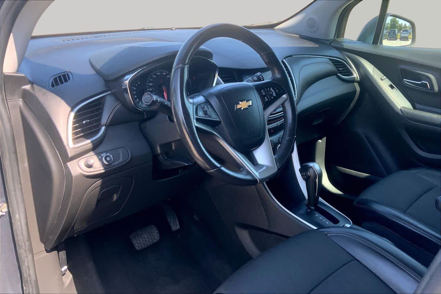 Used 2022 Shadow Gray Metallic Chevrolet LT image 17