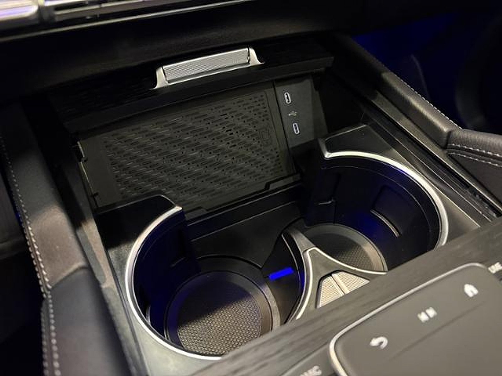 New 2026 MANUFAKTUR Silicon Grey Mercedes-Benz 4MATIC® image 42