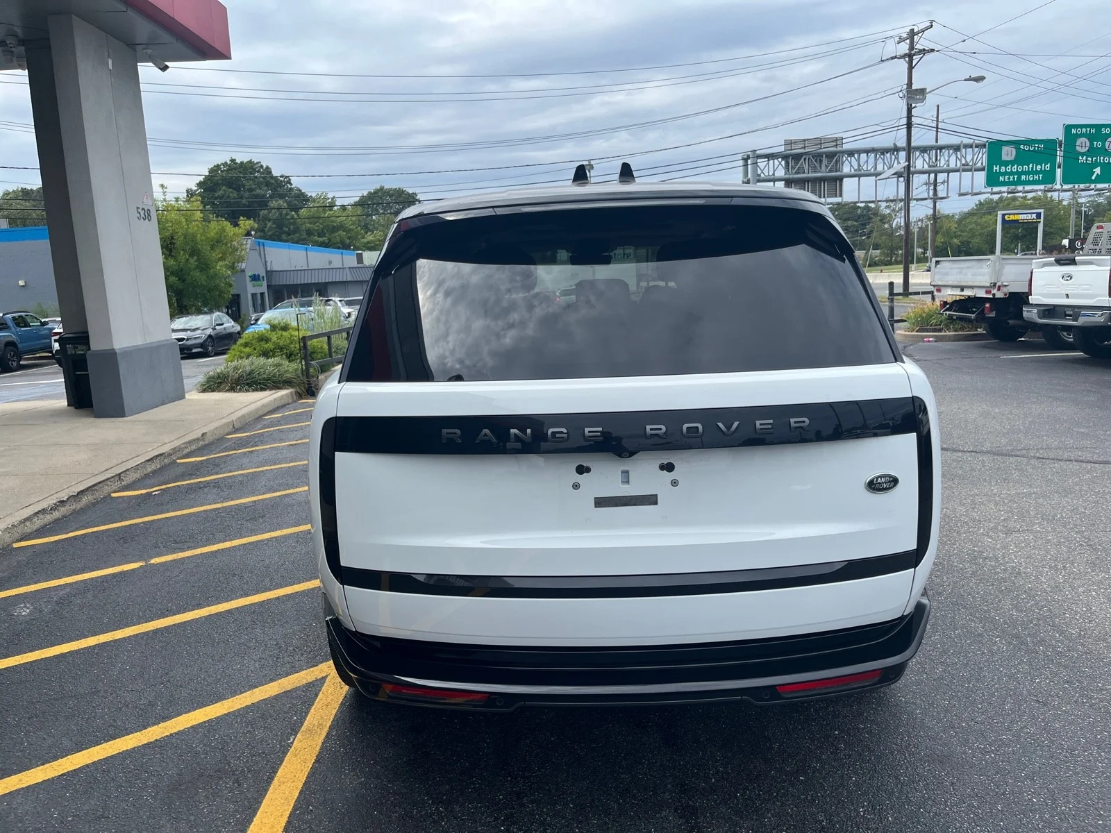 Used 2022 Fuji White Land Rover SE AWD image 6