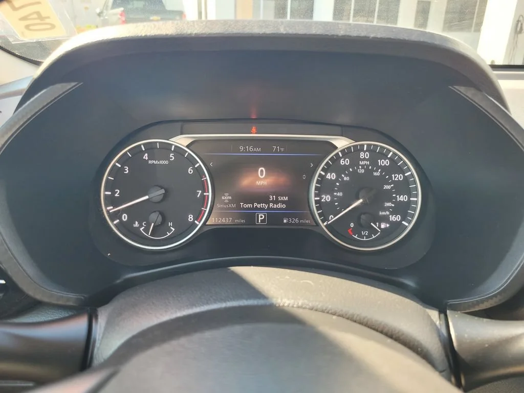 Used 2022 Black Nissan SR Xtronic CVT image 22