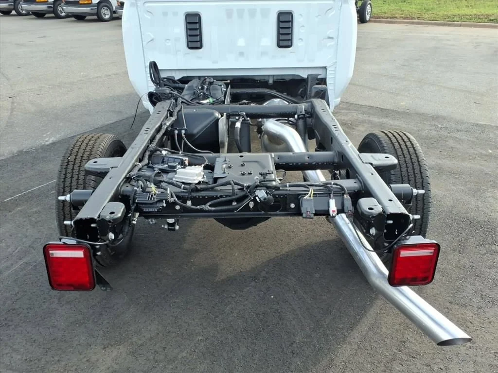 New 2026 Summit White Chevrolet WT image 22