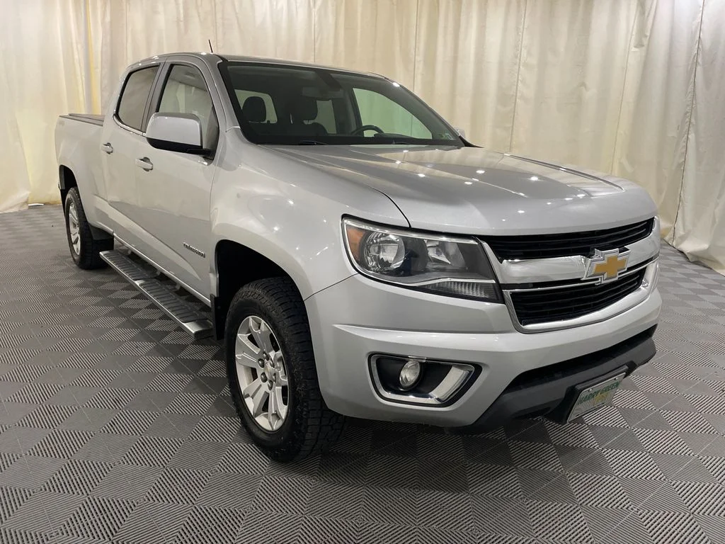 Used 2019 Silver Ice Metallic Chevrolet 4WD LT image 3