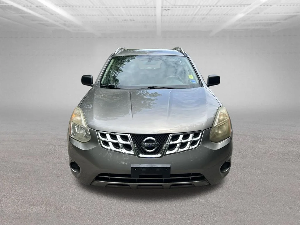 Used 2015 Gray Nissan S image 9