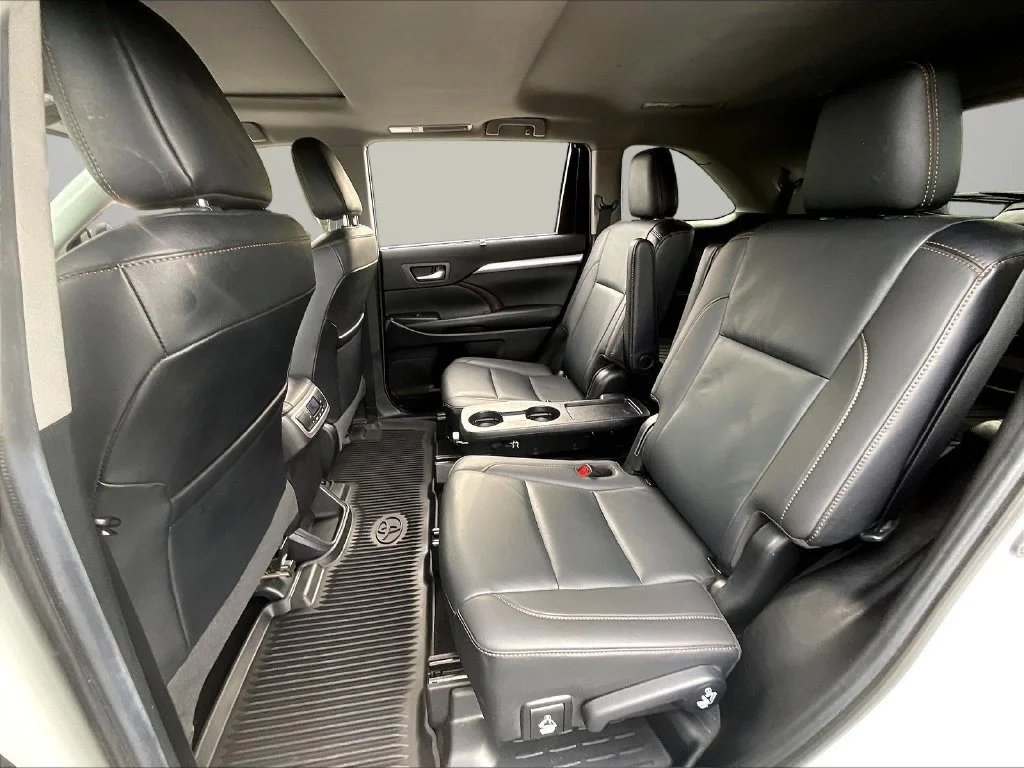 Used 2019 Blizzard Pearl Toyota XLE image 25