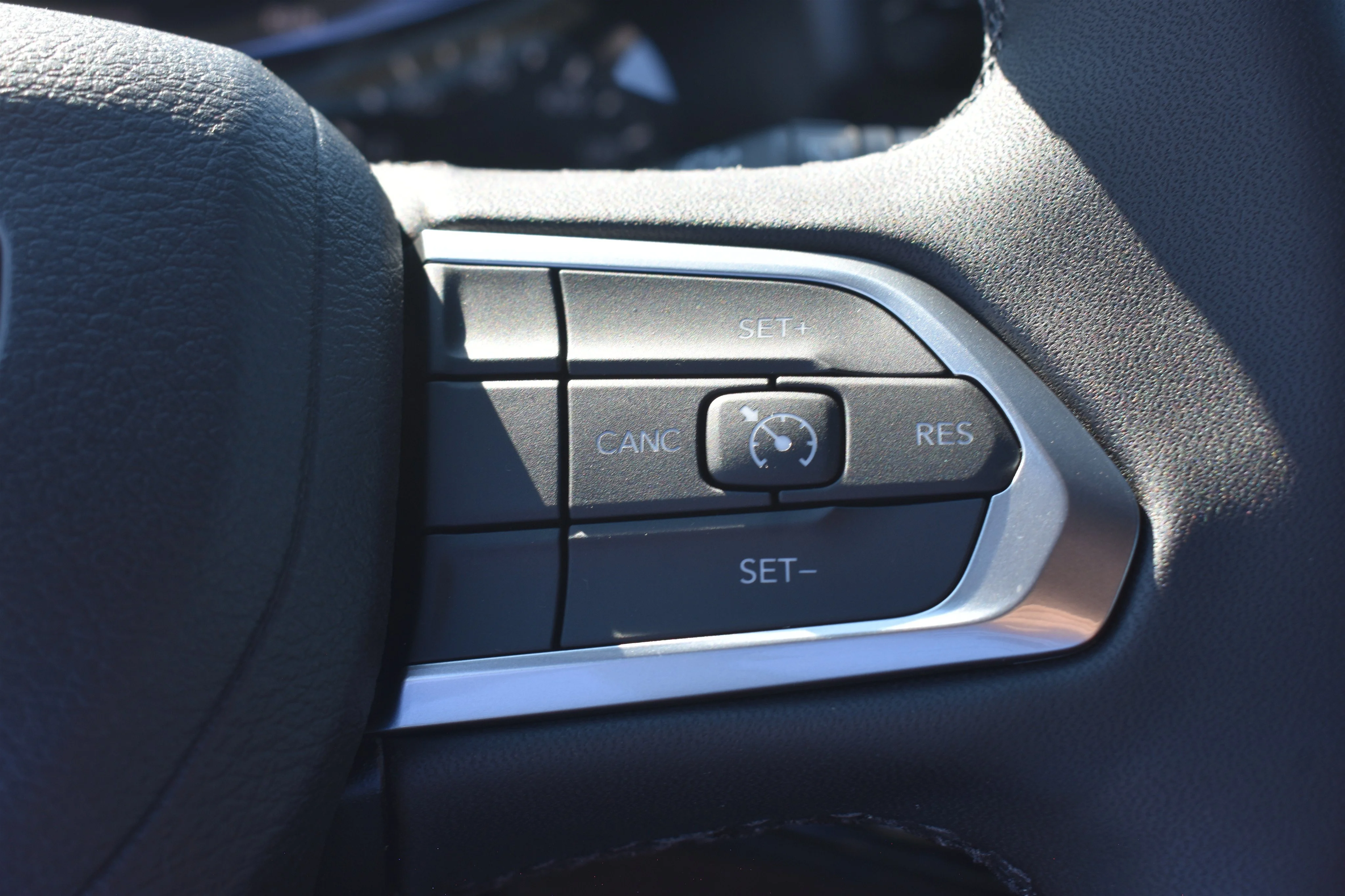 New 2026 Hydro Blue Pearlcoat Jeep Latitude Altitude image 20